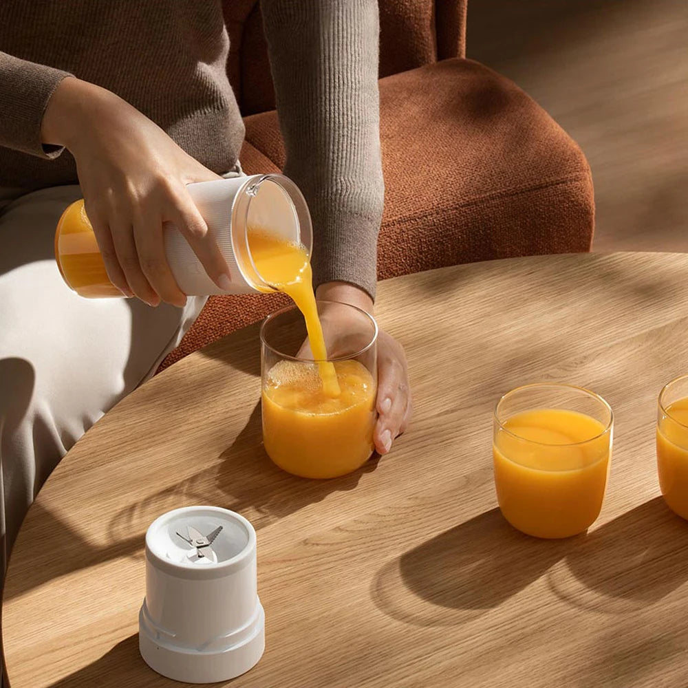 DailyBlend™ Mini Portable Juicer – 300ml Quick Smoothie Maker
